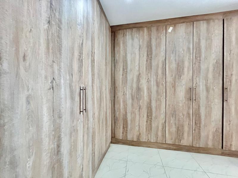 5 Bedroom Property for Sale in Xanadu North West